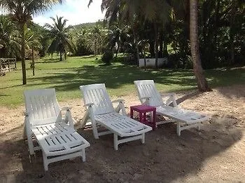 ホテル Imperatrice Village - Residence Sur La Plage レ・トロワ・イレ